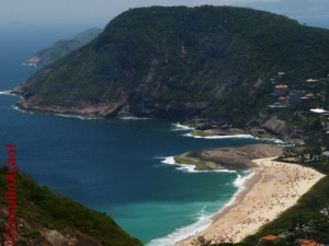 Praia de Itacoatira e o Morro das Andorinhas